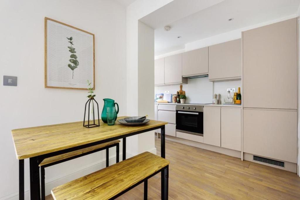 Amazing 3 Bed Interior Designed House With Garden - 114 The Hervey ลอนดอน ภายนอก รูปภาพ