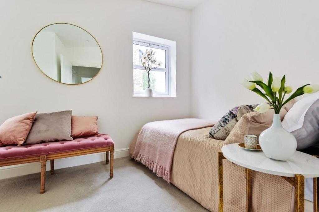 Amazing 3 Bed Interior Designed House With Garden - 114 The Hervey ลอนดอน ภายนอก รูปภาพ